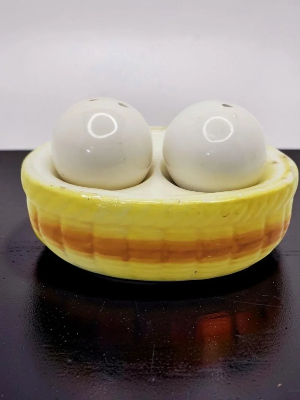 vintage 1970s nesting eggs porcelain salt & pepper shakers.
